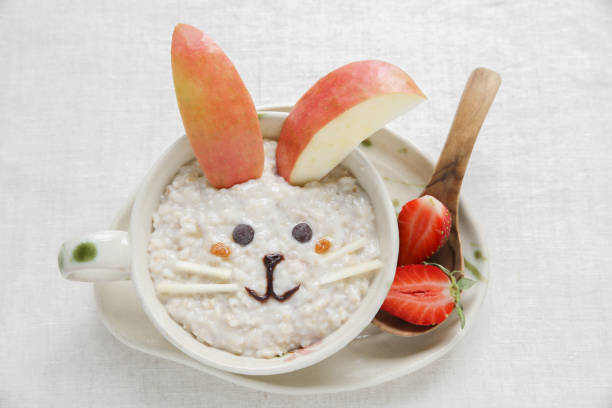 króliczek królik owsianka płatki owsiane śniadanie, sztuka żywności dla dzieci - oatmeal breakfast healthy eating food zdjęcia i obrazy z banku zdjęć
