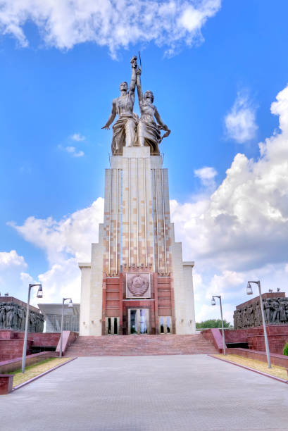 istock Sculpture Worker and Kolkhoz Woman 644231078