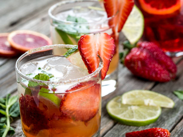 istock Strawberry mojito cocktail 644255112