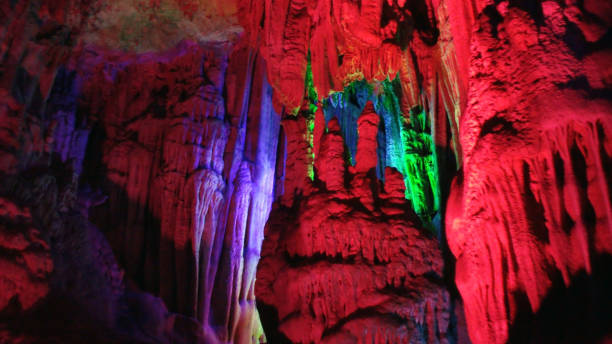 grotta del flauto di canna a guilin guangxi zhuang autonomous region.china.asia orientale - guilin foto e immagini stock