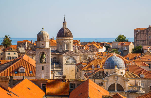 istock Distant building inside the old town of Dubrovnik 644400978