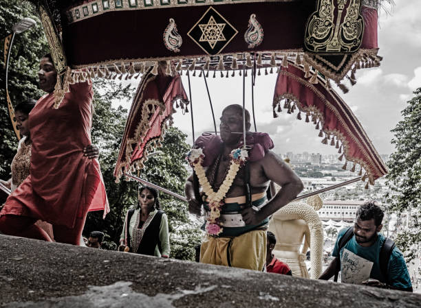 festival thaipusam batu caves malásia - edinson cavani - fotografias e filmes do acervo