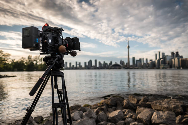 câmera de vídeo na ilha de toronto - movie location - fotografias e filmes do acervo