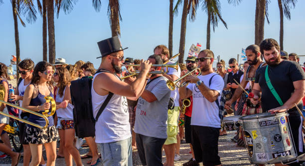 November 27, 2016. Activist Fanfares Festival - HONK RiO 2016 27 November, 2016. Festival de Fanfarras Ativistas - HONK RiO 2016. Brazilian and foreign street musician playing trumpets, tambourines, drums and trombones at Copacabana, Rio de Janeiro, Brazil samba dancing stock pictures, royalty-free photos & images