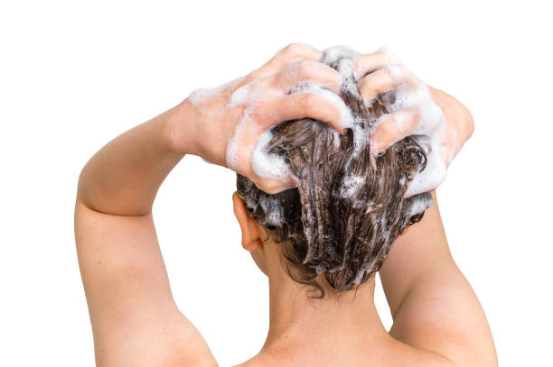 donna attraente che lava i capelli con shampoo sotto la doccia - washing hair foto e immagini stock