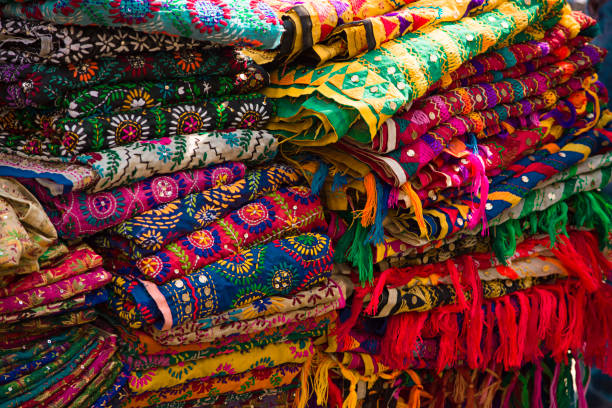 indian clothes fabric - sari imagens e fotografias de stock