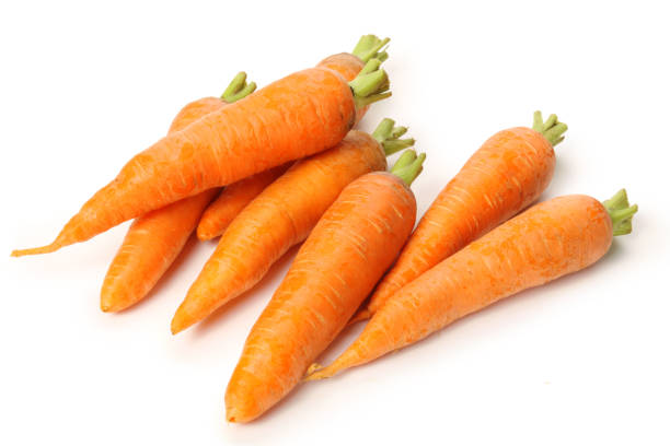 istock Carrots，Handwriting. Mountain / Vegetable with shadow on white background 645049822