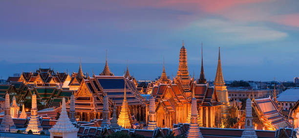 " 작년 설문조사에 응하지 않음"  (왓 프라깨오 (와트 phar 우), 방콕, 태국 - bangkok thailand temple skyline 뉴스 사진 이미지