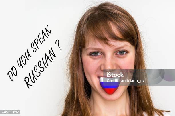 Hablas Ruso Mujer Con Bandera En La Lengua Foto de stock y más banco de imágenes de Abierto - Abierto, Adulto, Adulto joven