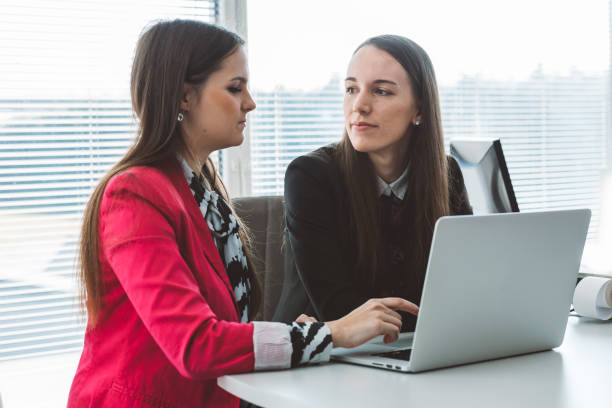 istock Profesional businesswoman making a plan on a computer 645096704