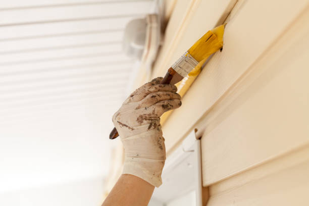 istock Worker colors gas pipe of yellow paint 645173320