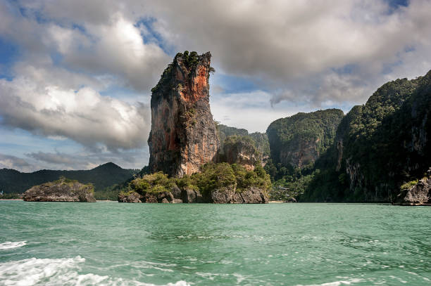istock Ao Nang. Unusual beach Reilly 645186116