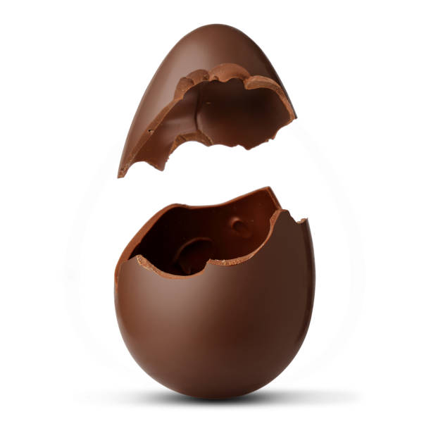 チョコレートの卵が爆発しました。 - イースターエッグのチョコレート ストックフォトと画像