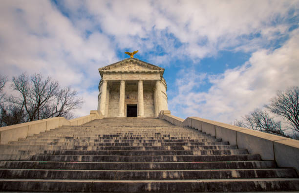 istock Illinois State Memorial in Vicksburg 645275778