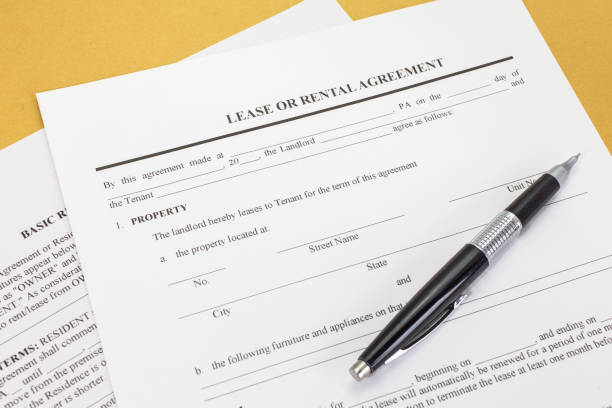 istock Close - up Lease or Rental agreement form 645310388