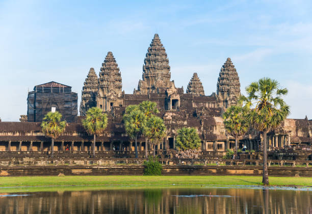 the scenery view of angkor wat during the sunset in siem reap, cambodia. - angkor wat imagens e fotografias de stock