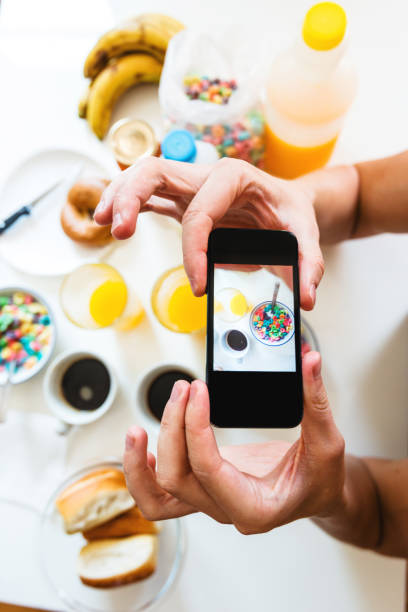 istock photographing the food 645404378