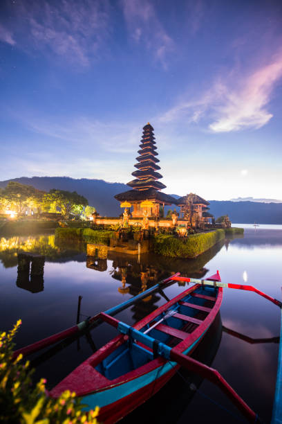 pura ulun danu bratan - nusa lembongan fotografías e imágenes de stock