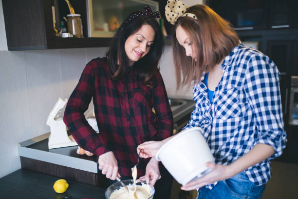 istock Friends Chef Cook Cooking Concept 645508486
