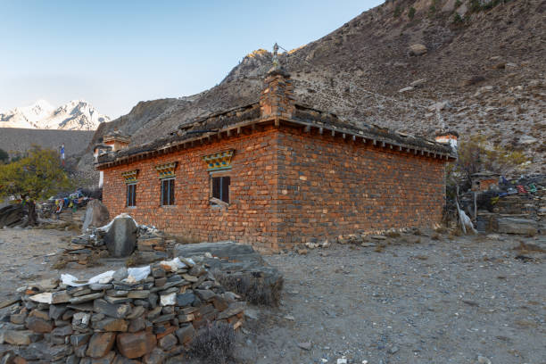 bonpo gompa. lupra - bonpo photos et images de collection