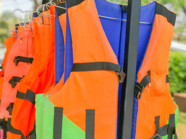 colete salva-vidas - life jacket isolated red safety imagens e fotografias de stock