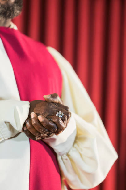 cropped view of black man in church choir robe - preacher church sermon gospel imagens e fotografias de stock