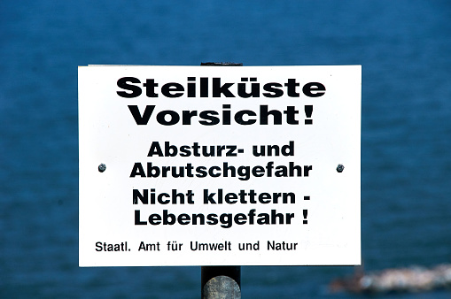 danger cliff shield in german