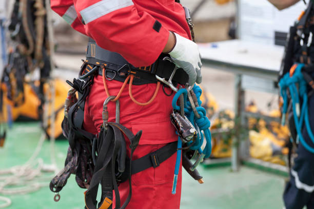 istock Inspector man wearing rope access equipment 645622046
