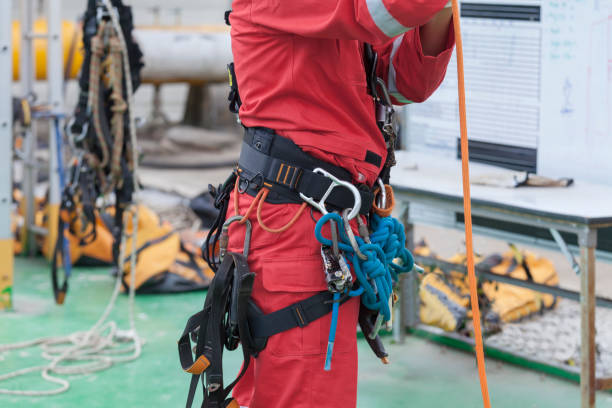 istock Inspector man wearing rope access equipment 645622082