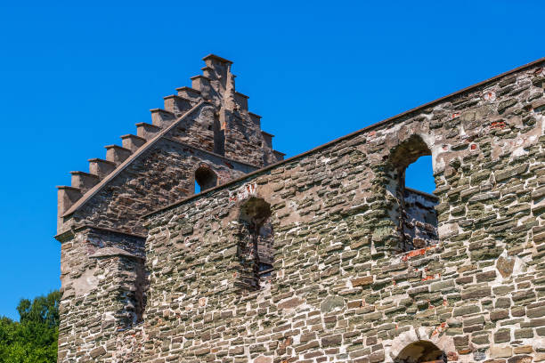 istock Old castle ruins against blue sky 645622504