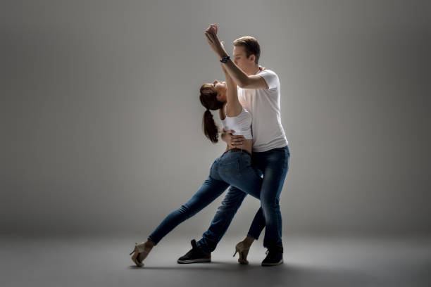 istock couple dancing social danse 645625886