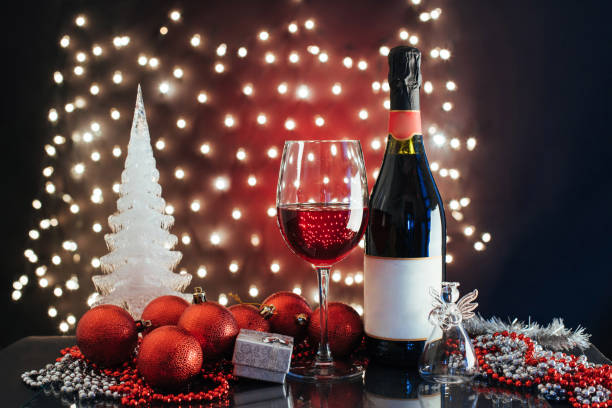new anno celebrazione - wine christmas alcohol evening ball foto e immagini stock