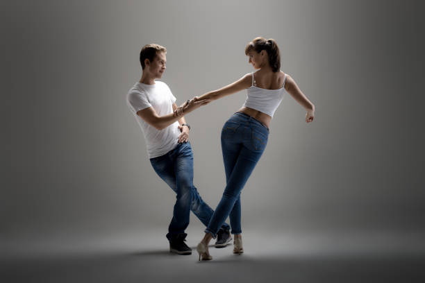 istock couple dancing social danse 645643578