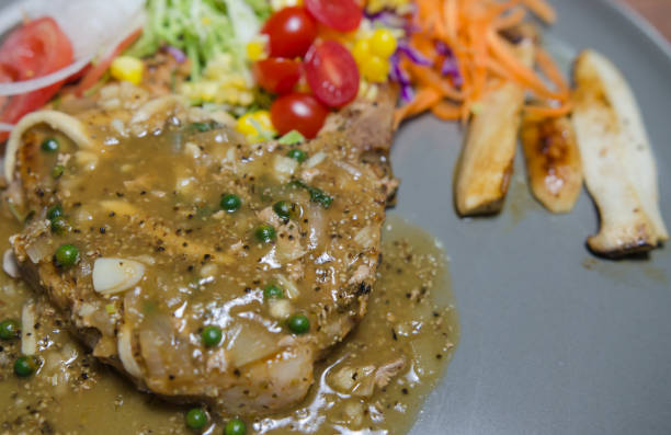 bife com salada - sirloin steak top sirloin onion food state - fotografias e filmes do acervo