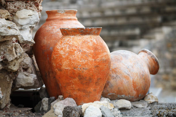 ancient clay vases - earthenware imagens e fotografias de stock
