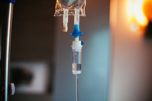 w surowicy - iv drip chemotherapy drug bag intensive care unit zdjęcia i obrazy z banku zdjęć