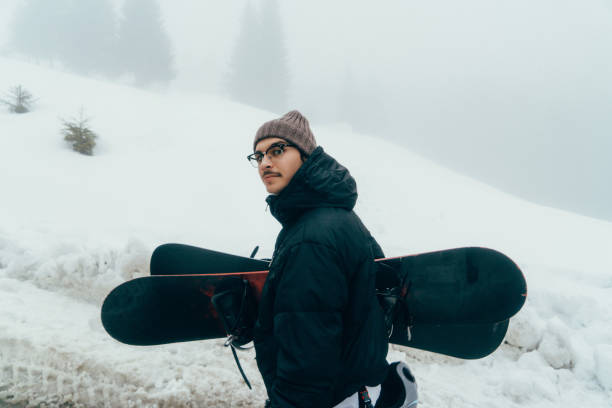 man holding snowboard - snow glasses imagens e fotografias de stock