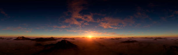 puesta de sol espectacular y majestuoso - panorámica fotografías e imágenes de stock