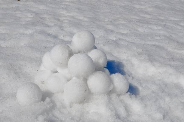 istock Pile of perfect white snow balls 645776746