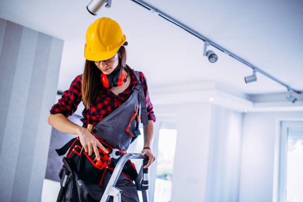istock Repairwoman 645781680