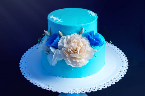 istock Blue like ice a wedding cake decorated with large roses 645905508