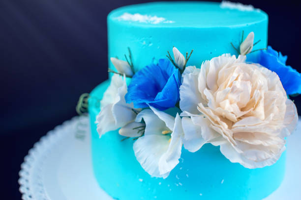 istock Blue like ice a wedding cake decorated with large roses 645905516
