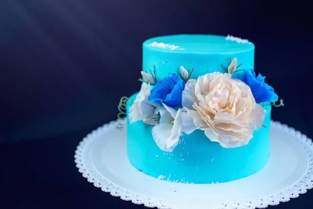 istock Blue like ice a wedding cake decorated with large roses 645905520