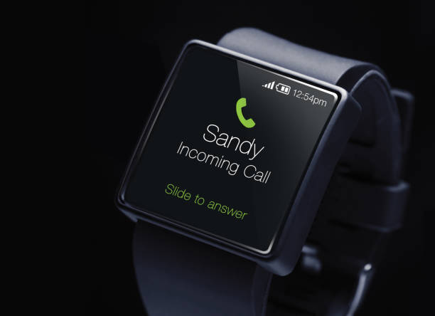 istock Incoming call icon with smartwatch. 645921294