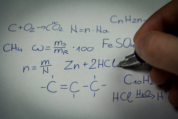 istock Calculation of the chemical formula 645944650