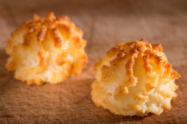 istock Coconut macaroons christmas cookies 646023096