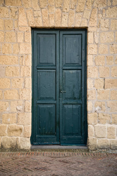 istock Wooden Ancient Italian Door 646121082