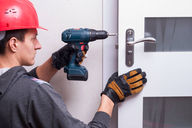 istock repair door lock 646121590