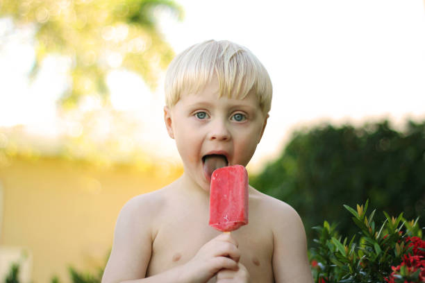 istock Child Licking Strawberry Fruit Popsicle 646167622