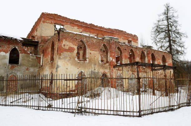 istock The ruins of the ancient building. 646183966